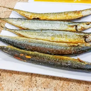 烤秋刀鱼 Grilled Pike Mackerels