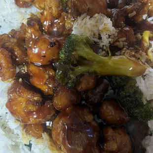 General Tso chicken with broccoli and rice