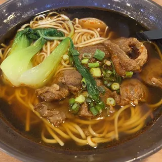 11 Noodle Soup with Beef in Taiwanese Style /