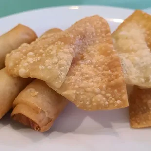 Lunch special egg roll &amp; fried wonton