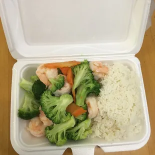 Steamed Shrimp and Steamed Broccoli
