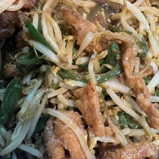 Bean sprouts with pork