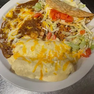 Chicken enchiladas with a soft or crispy taco