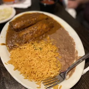 a plate of mexican food