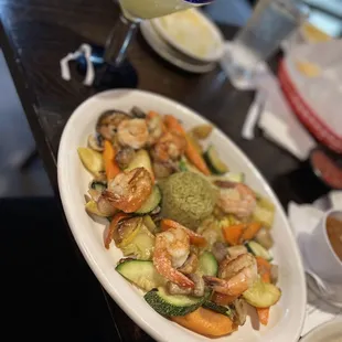 a plate of shrimp and vegetables