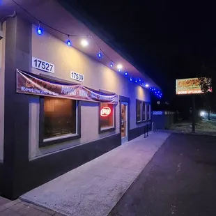 the outside of a restaurant at night