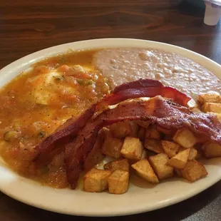 Huevos rancheros with bacon