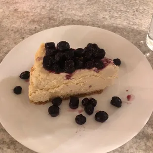 Cheesecake with berry compote