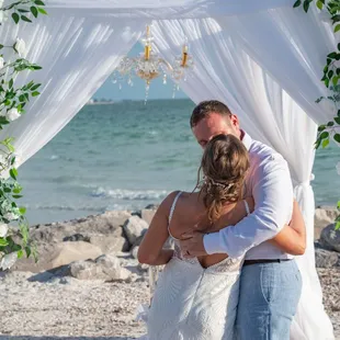 Romantic beach Weddings that are elegant and beautiful!
