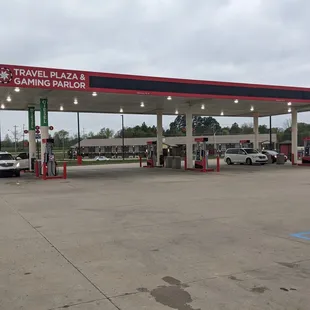 Cherokee Travel Plaza, Roland