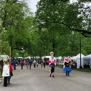 A Children's parade along with Squallis Puppeteers, kicks off the art fair every year on Saturday morning at 10am.