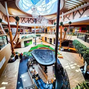Birdview of Cherry &amp; Coffee Cafe from the upper level at Hawthorn Shopping Mall in Vernon Hills. IL 60061