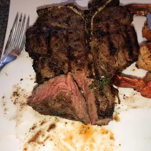 Perfectly medium rare porterhouse staek