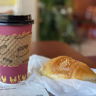 HK style milk tea and cocktail bun 港式奶茶, 雞尾包.