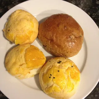 3 Raisin Bun