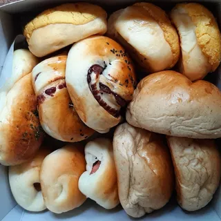 Black Sesame Bun (Almond on top) (3)