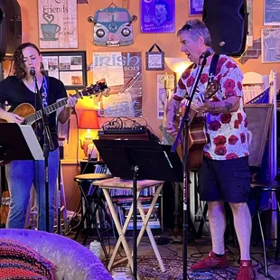 Band in coffee house