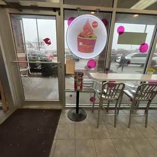 the inside of a frozen yogurt shop