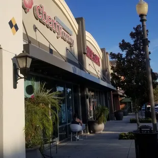 the outside of a restaurant