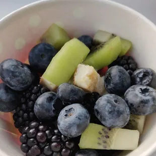 Probably got more fruit than froyo but this place has great tasty flavors and LOTS of toppings. Fruit ones are especially perky and fresh :D