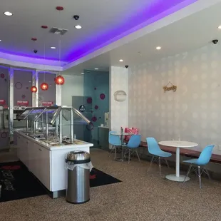 Cute frozen yogurt place