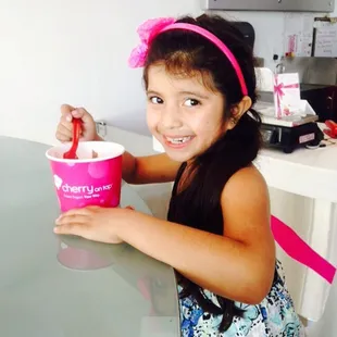 Chocolate/vanilla yogurt without cherries