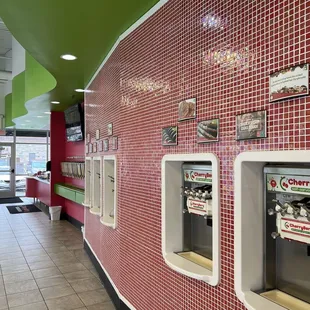 the interior of a fast food restaurant