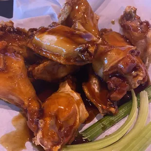bbq chicken, fried chicken wings, chicken wings, fried chicken, chicken wings and fried chicken, poultry, food, bbq wings, chicken