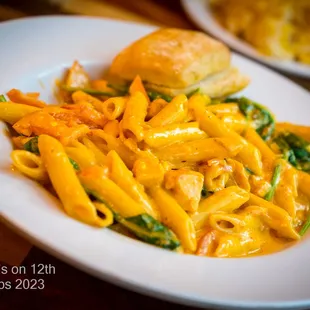 Santa Fé Pasta
 Pasta penne with spicy pepper cream sauce.