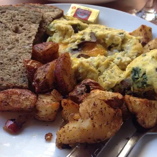 Cremini and cheddar omelette