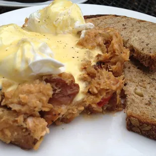 Poached egg on salmon hash