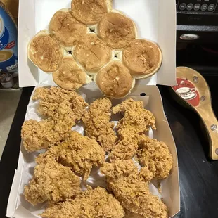 16 piece chicken tenders with 8 rolls and gravy. 8 lemon pepper on top, 8 Cajun on the bottom. Good size tenders too!