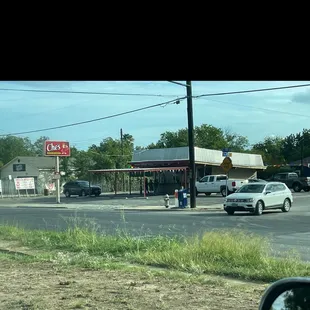 Che&apos;s chicken mom and pop place