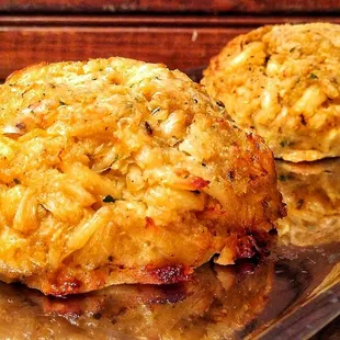 Try our largest crab cake, lumpy meat and packed with succulent flavor; the 8 ounces mega cake that covers a large portion of your dish!