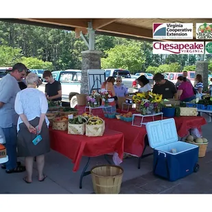 people shopping for produce