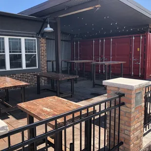 the outside of the restaurant