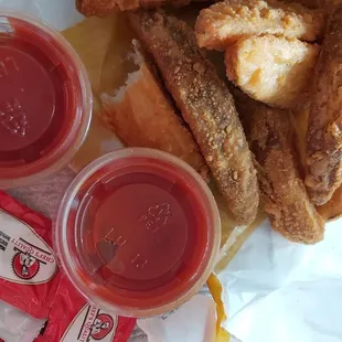 Wedges, ketchup &amp; hot sauce