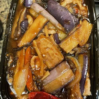 1-18. Eggplant and Minced Pork with Garlic Sauce in Clay Pot