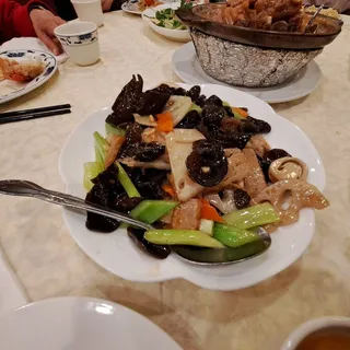 J17. Stir-fried Black Fungus, Lotus Root and Bean Curd