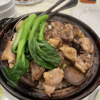 L5. Black Mushroom and Chicken Rice in Clay Pot