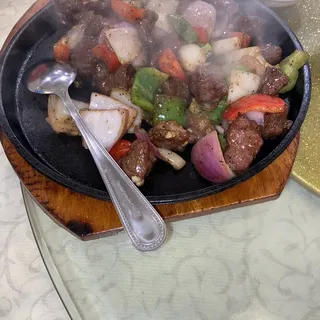 D4. Sizzling Beef Fillet with Black Pepper Platter