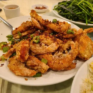 food, chicken wings and fried chicken