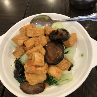 J5. Braised Tofu with Mushrooms