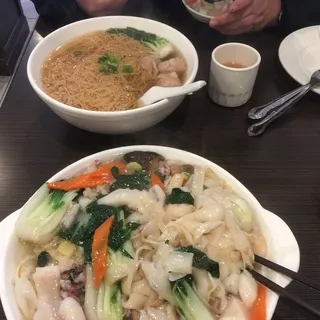 L1. Seafood Chow Fun