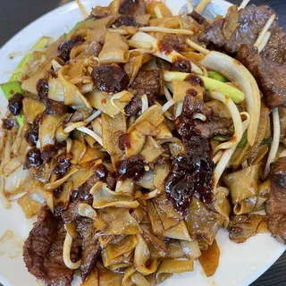 L6. Beef Chow Fun