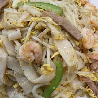 L10. Malaysian Style Fried Rice Noodle