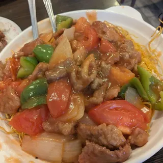 L21. Beef with Tomato Chow Mein