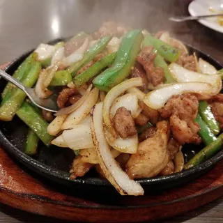 D5. Sizzling Chicken with Black Pepper
