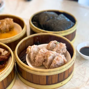 Steam beef ball + sticky rice in lotus leaf