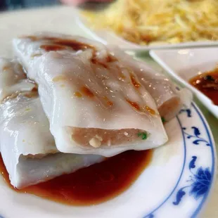 BEEF NOODLE ROLL(L) $6.88 牛肉腸粉(大）